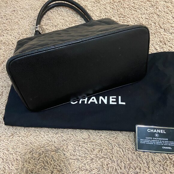 Authentic Chanel caviar leather tote bag with matching wallet - Picture 6 of 9
